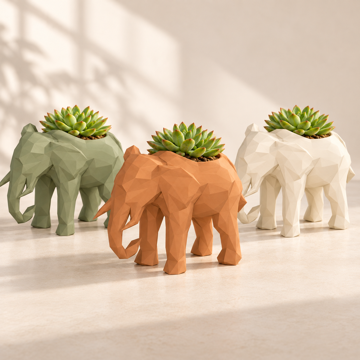 Porta maceta elefante low-poly en tres colores: verde salvia, terracota y marfil